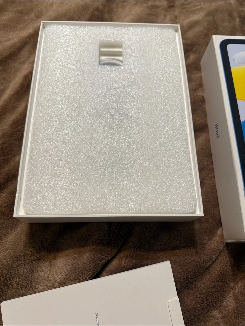 Apple iPad mini Model A3354 Replacement Box and Charger Cable & Adapter